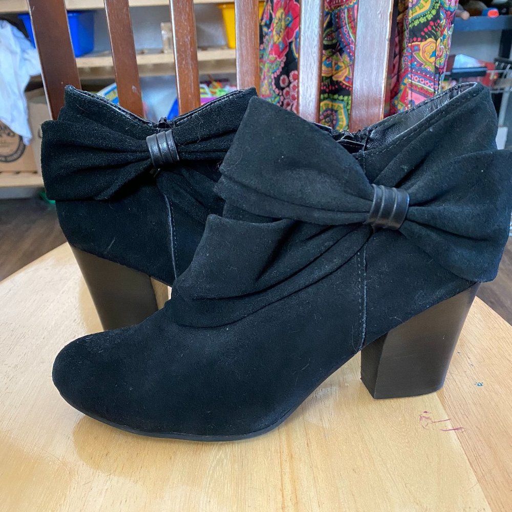 Andrew Geller Black Bow Booties